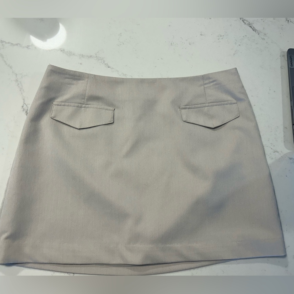 H&M Light Beige Mini Skirt with Pocket Details